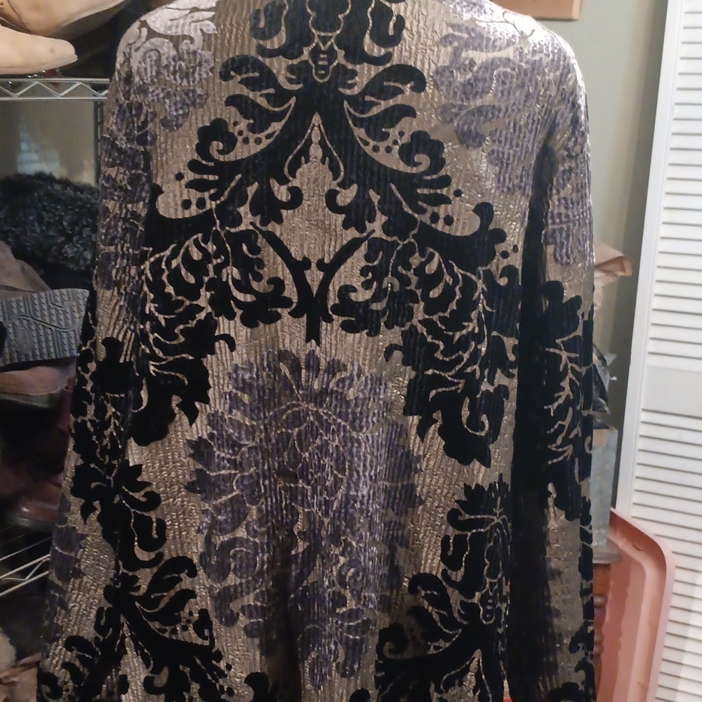 Chico's Eegant Black and Gold Velvet Blouse Size 3 - Picture 5 of 7